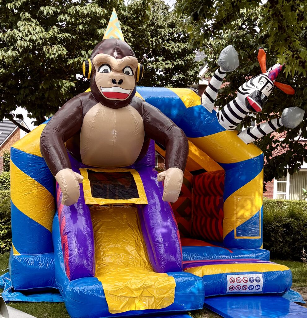 Animal Party springkussen met glijbaan van Springplezier Zwolle