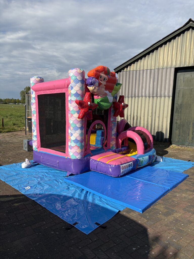 Zeemeermin Mini springkussen met glijbaan schuin vooraanzicht